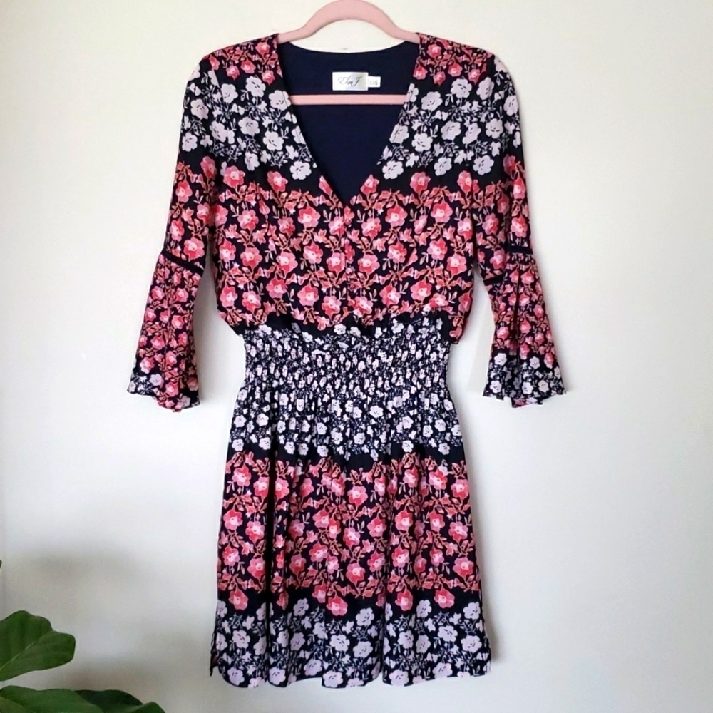 Eliza J pink navy blue floral elastic waist v neck above knee dress. Women sz 2